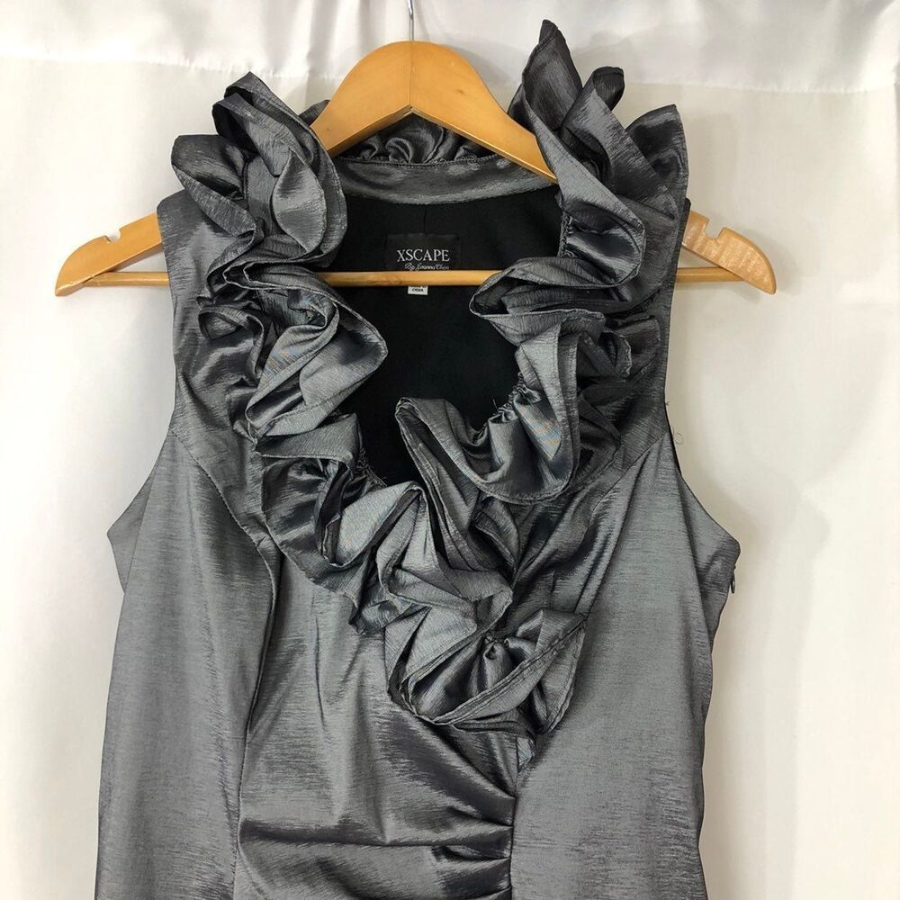 Xscape night dress. Elgant and bold